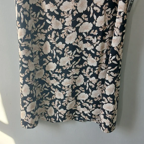 Express Women's Size Large Shift Slip Dress V-neck Sleeveless Floral NWT $70.00! - Picture 4 of 16